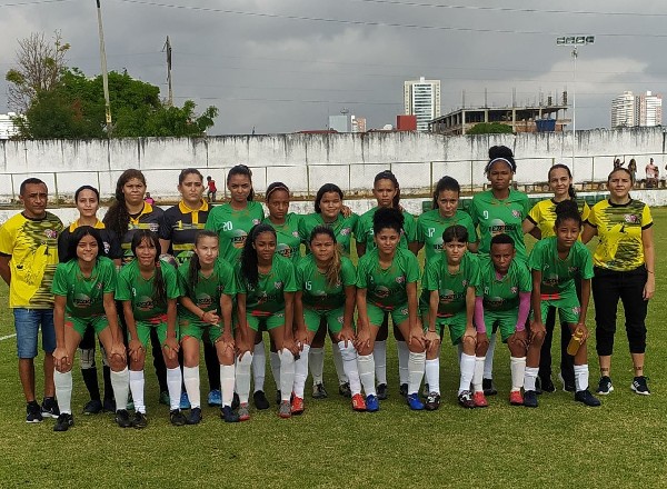 Por que o futebol feminino não é tratado como o masculino