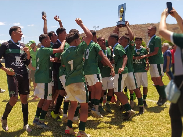 Torneio de pênaltis é realizado na Praça da Juventude